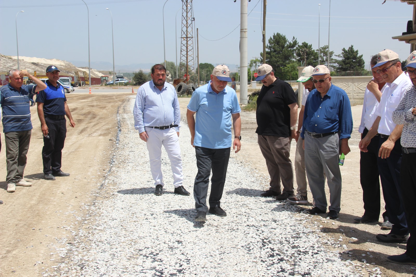 Asfalt Sezonu Açıldı: Havaların düzelmesiyle yol bakım ve asfalt çalışmaları başladı
