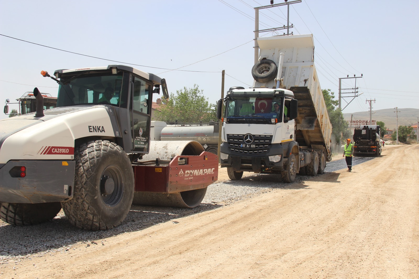 Asfalt Sezonu Açıldı: Havaların düzelmesiyle yol bakım ve asfalt çalışmaları başladı