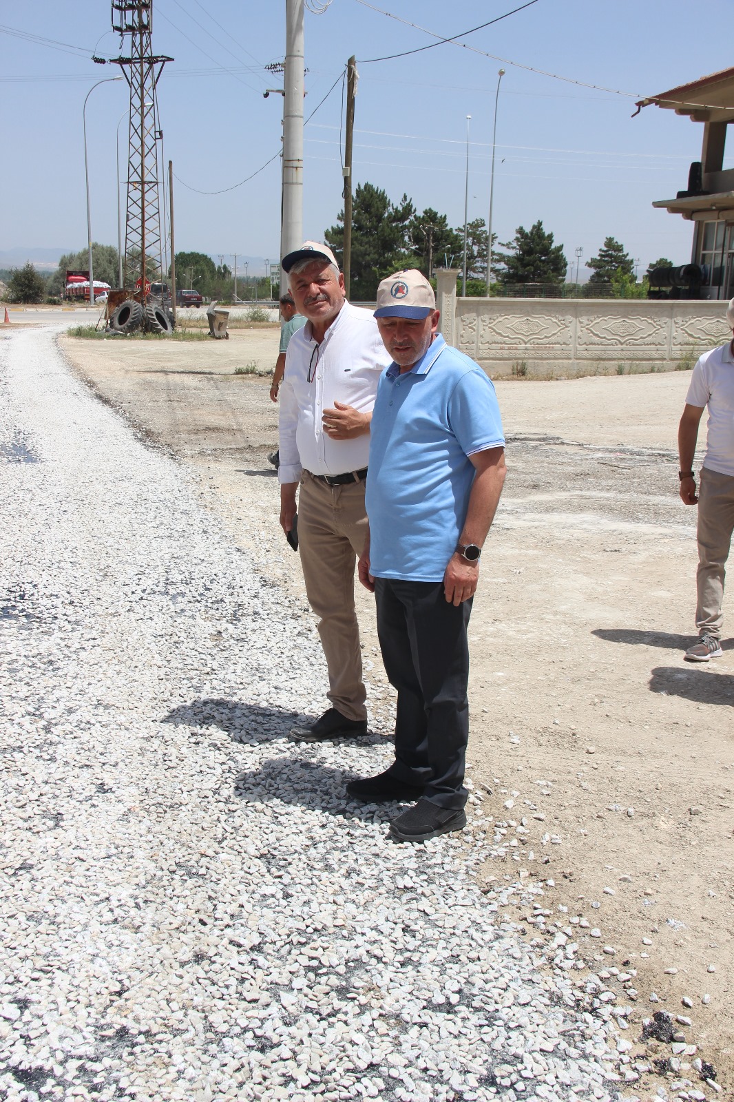 Asfalt Sezonu Açıldı: Havaların düzelmesiyle yol bakım ve asfalt çalışmaları başladı