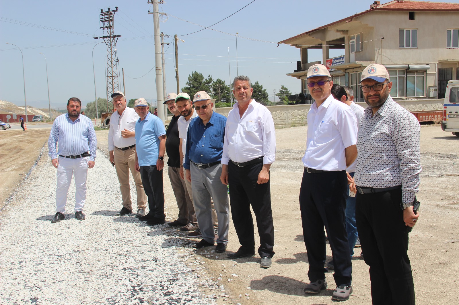 Asfalt Sezonu Açıldı: Havaların düzelmesiyle yol bakım ve asfalt çalışmaları başladı