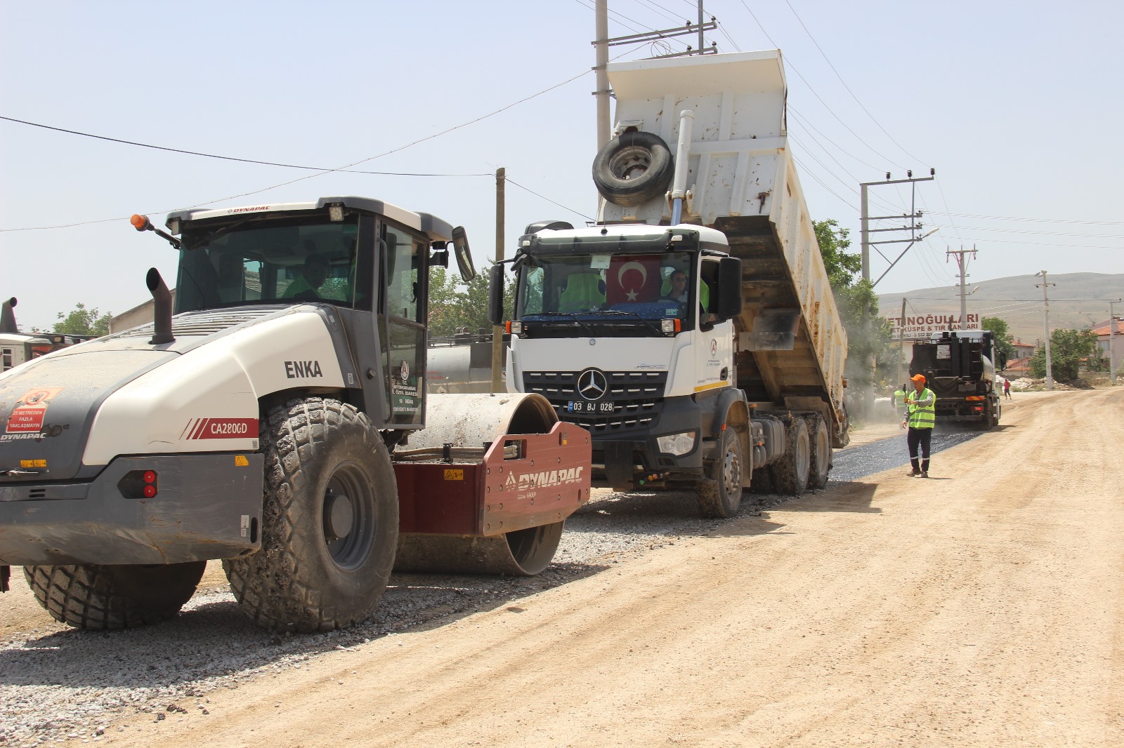 Asfalt Sezonu Açıldı: Havaların düzelmesiyle yol bakım ve asfalt çalışmaları başladı