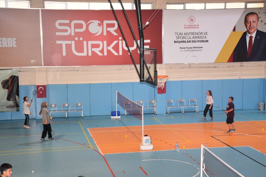 GENÇLERE 25 FARKLI BRANŞTA SPOR İMKÂNI