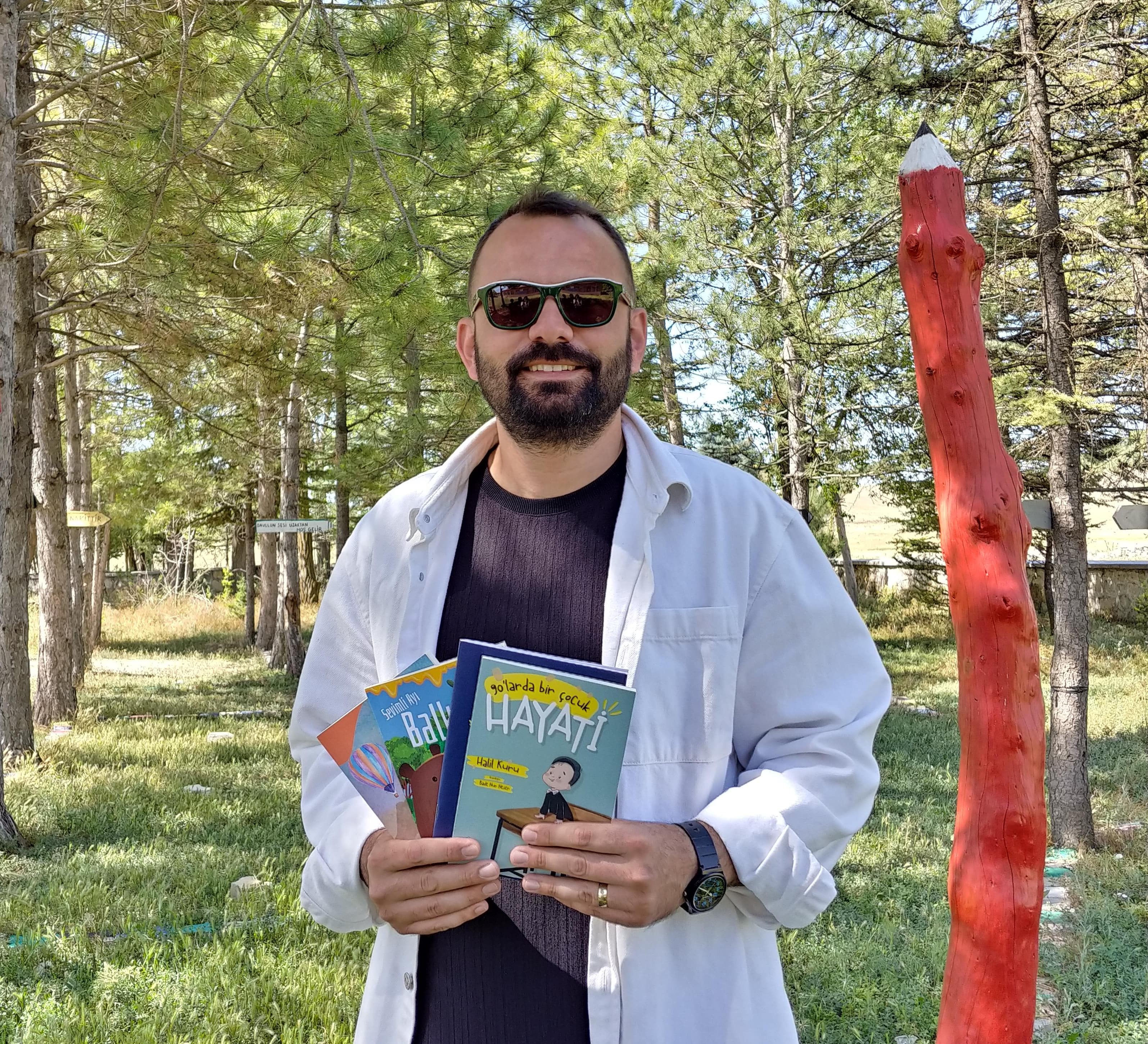 "90'larda Bir Çocuk: Hayati" Raflarda Yerini Aldı