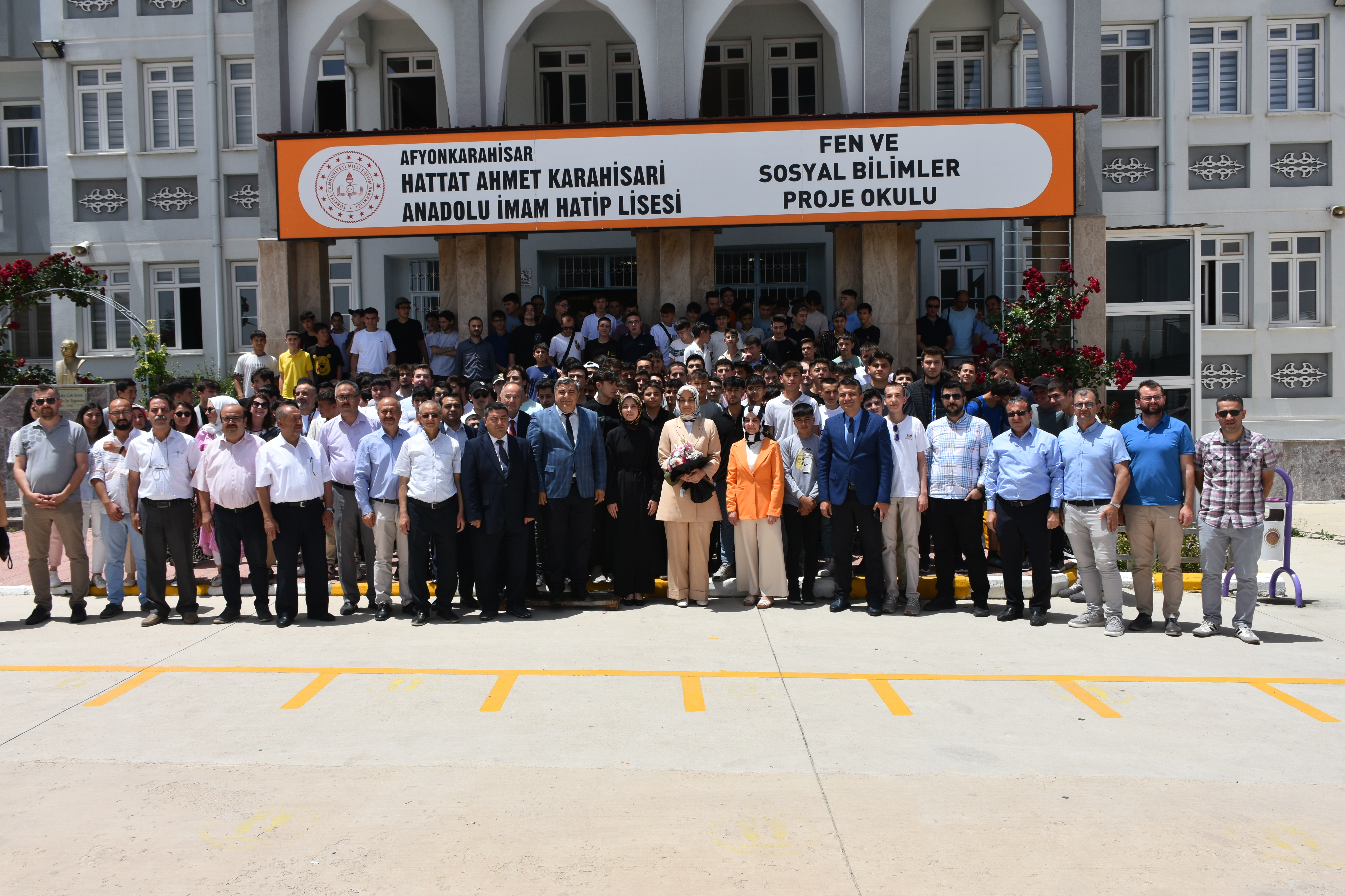 Vali Yiğitbaşı, Okul Ziyaretinde Bulundu