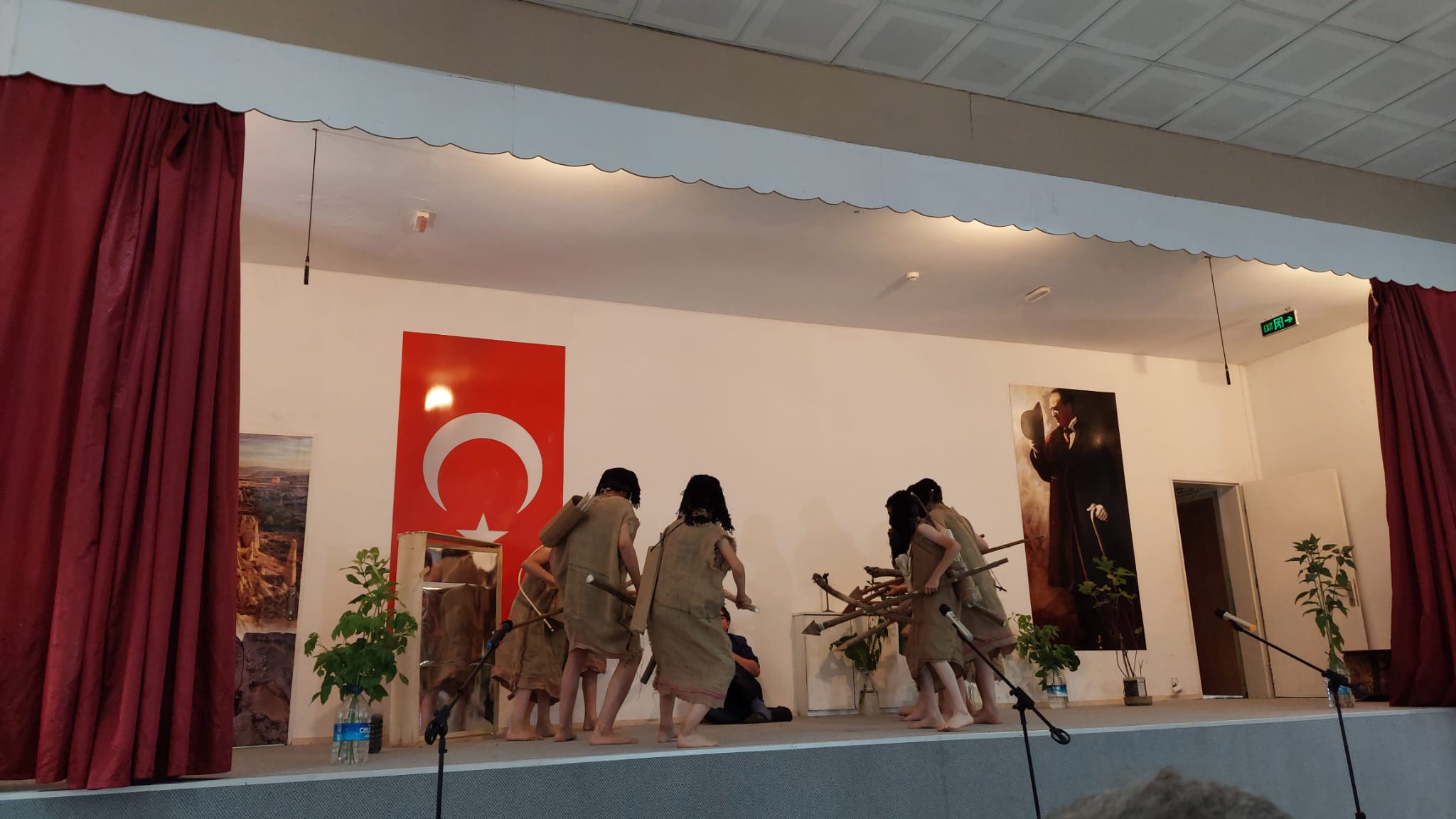 İhsaniye'de Tiyatro Gösterisi Yapıldı