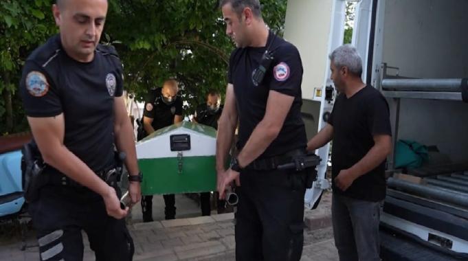 80 yaşındaki kadın evinde kesici aletle öldürüldü! Kimliği belirsiz saldırgan tarafından saldırıya uğradı