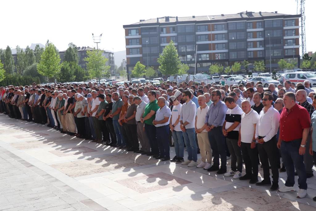 İŞ İNSANI ARİF ŞENGÜL SON YOLCULUĞUNA UĞURLANDI