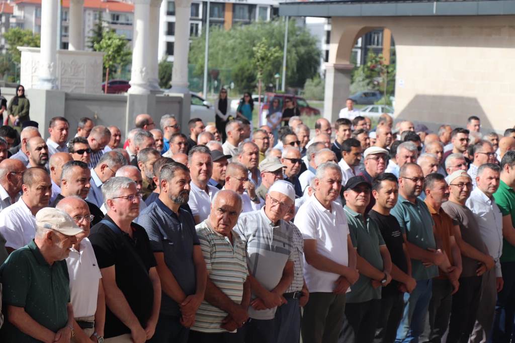 İŞ İNSANI ARİF ŞENGÜL SON YOLCULUĞUNA UĞURLANDI