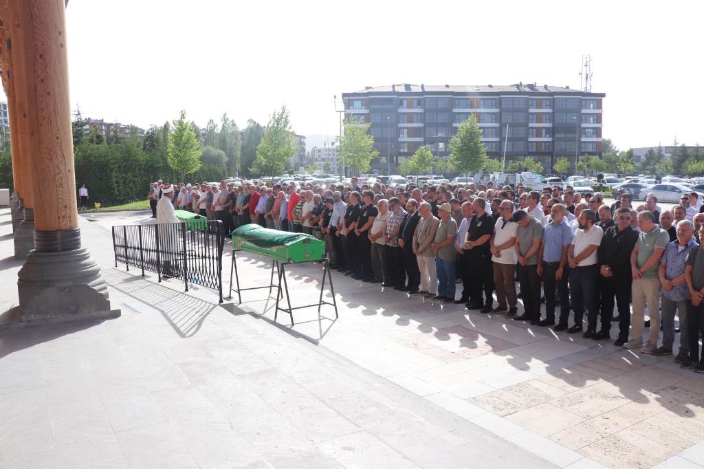 İŞ İNSANI ARİF ŞENGÜL SON YOLCULUĞUNA UĞURLANDI