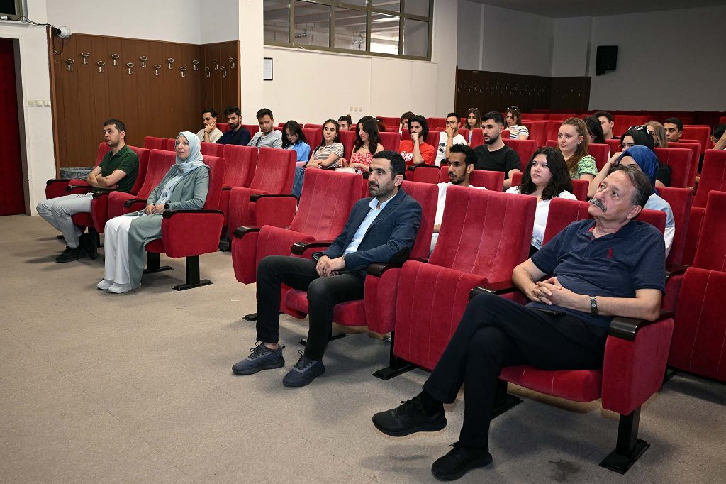 FİNANSAL KURUMLAR ÖĞRENCİ İZLENİMLERİYLE ANLATILDI