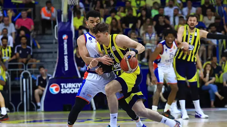 Fenerbahçe Şampiyonluğu 11'inci Kez Göğüsledi