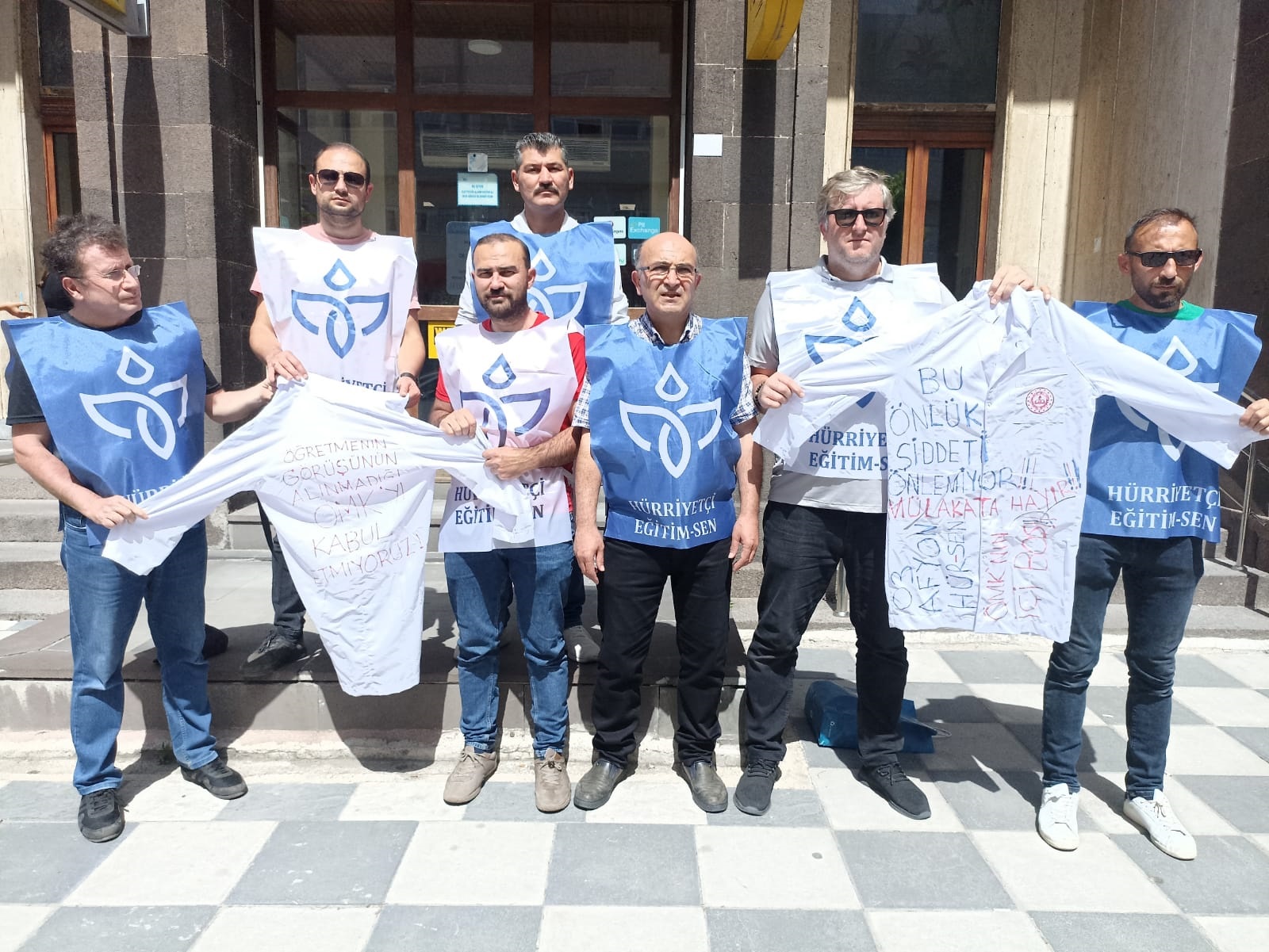 Hürriyetçi Eğitim Sen’den İlginç Protesto Bakanlığa Kargolu Tepki