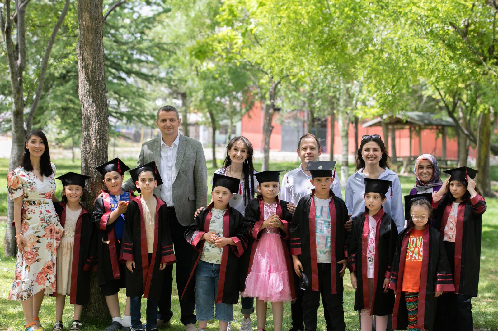 Belediye'de Mezuniyet Coşkusu Yaşandı