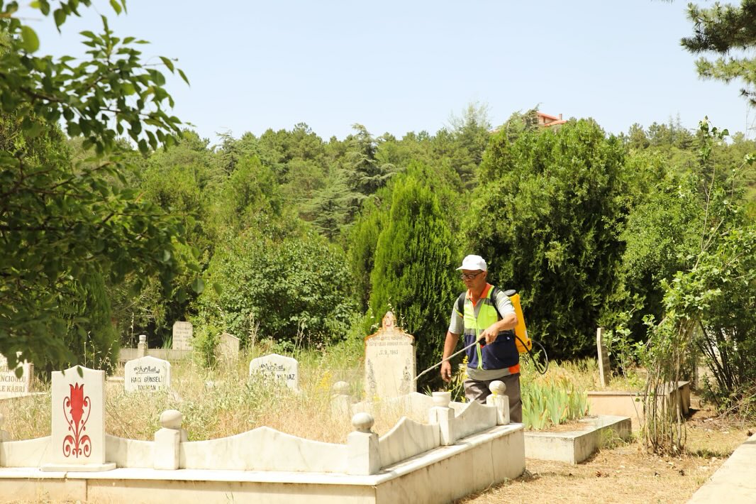 İlk Kez Gül Suyu Kullanıldı Mezarlıklar Temizlendi