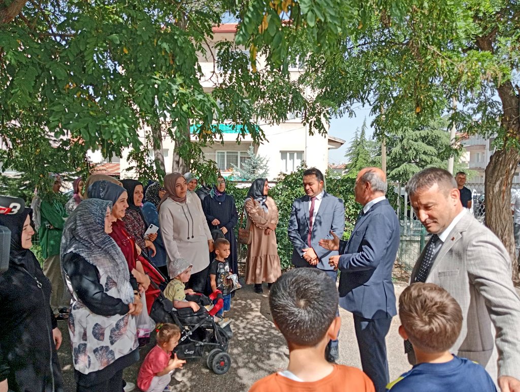 MHP'li Taytak Seçim Bölgesinde Öğrencilerin Heyecanına Ortak Oldu