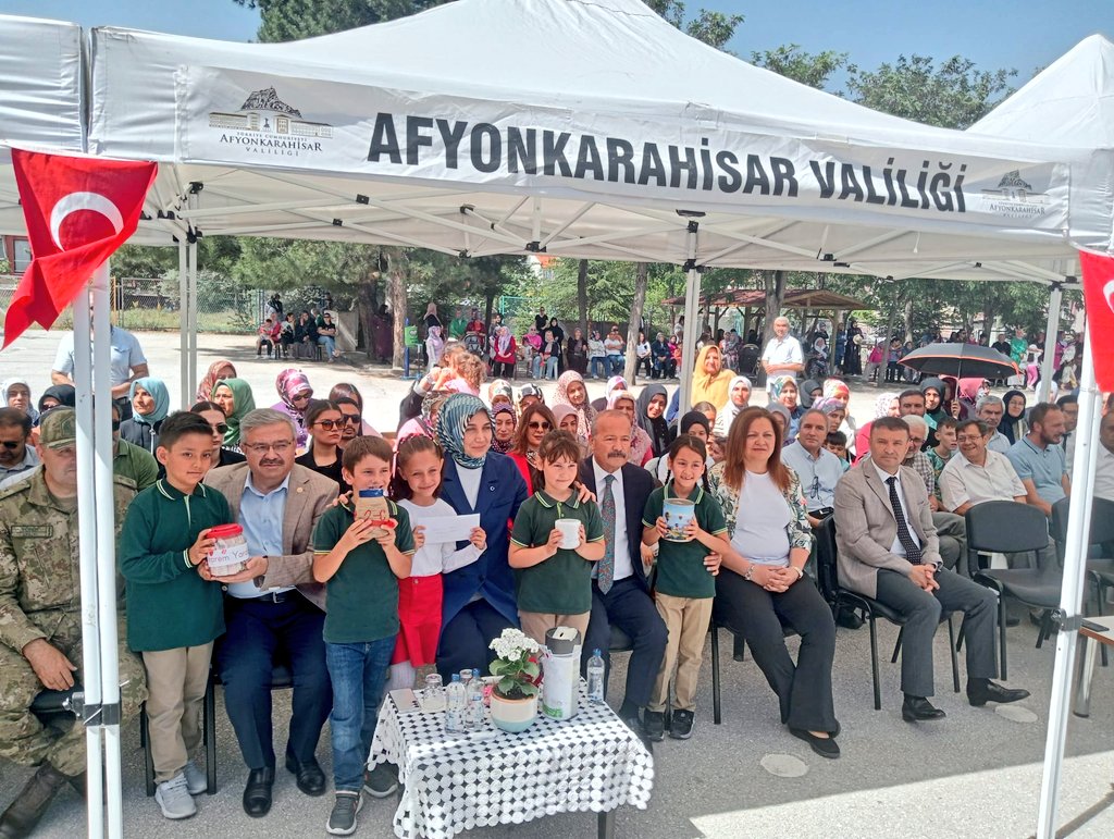 MHP'li Taytak Seçim Bölgesinde Öğrencilerin Heyecanına Ortak Oldu