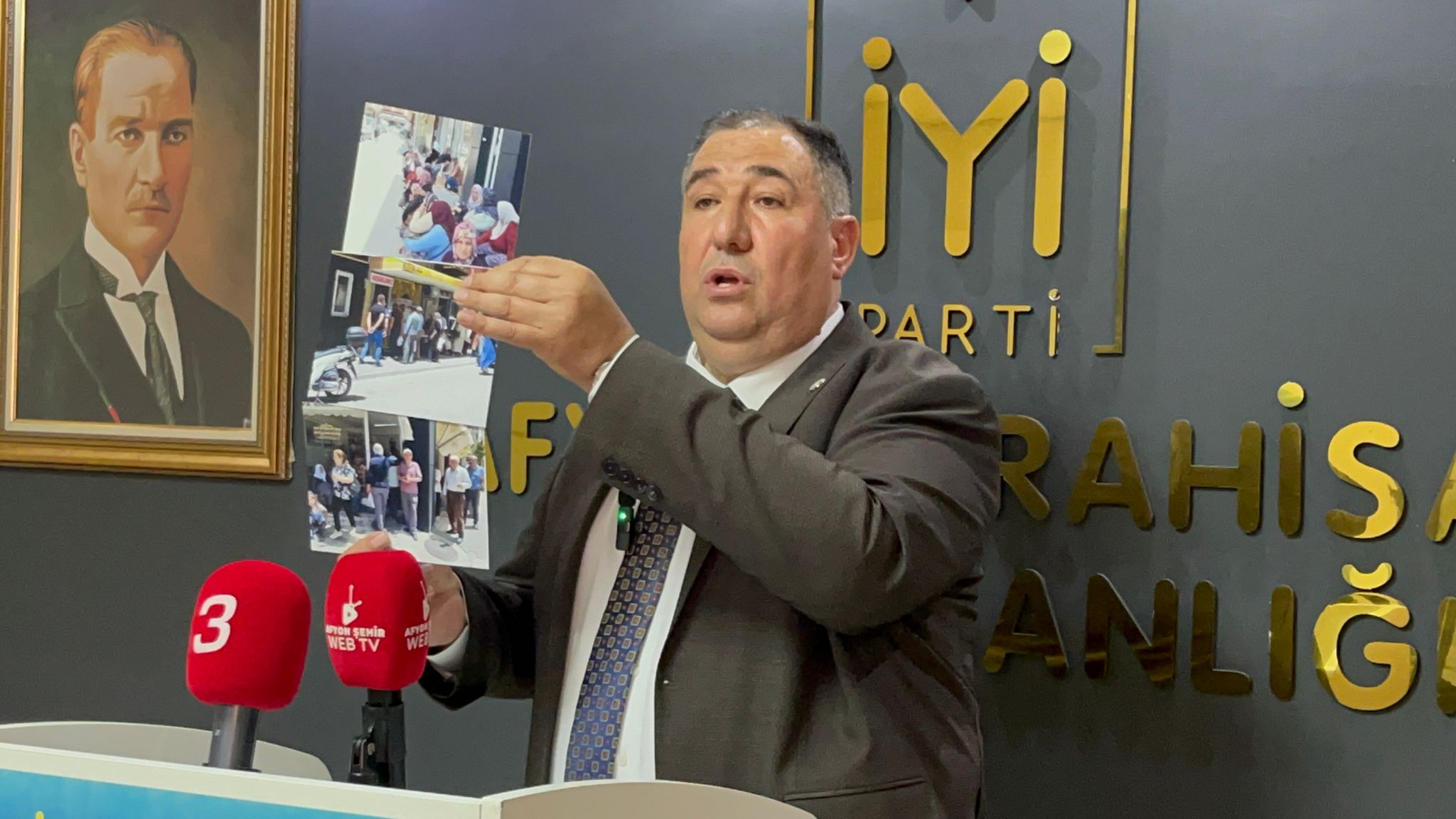“MÜSLÜMAN PAZARINDA SALYANGOZ SATIYORLAR” 