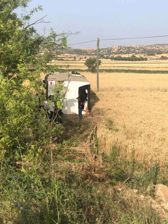 Kontrolden Çıkan Otobüs Tarlaya Uçtu: Kazada 1’i ağır 27 kişi yaralandı