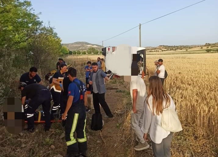 Kontrolden Çıkan Otobüs Tarlaya Uçtu: Kazada 1’i ağır 27 kişi yaralandı