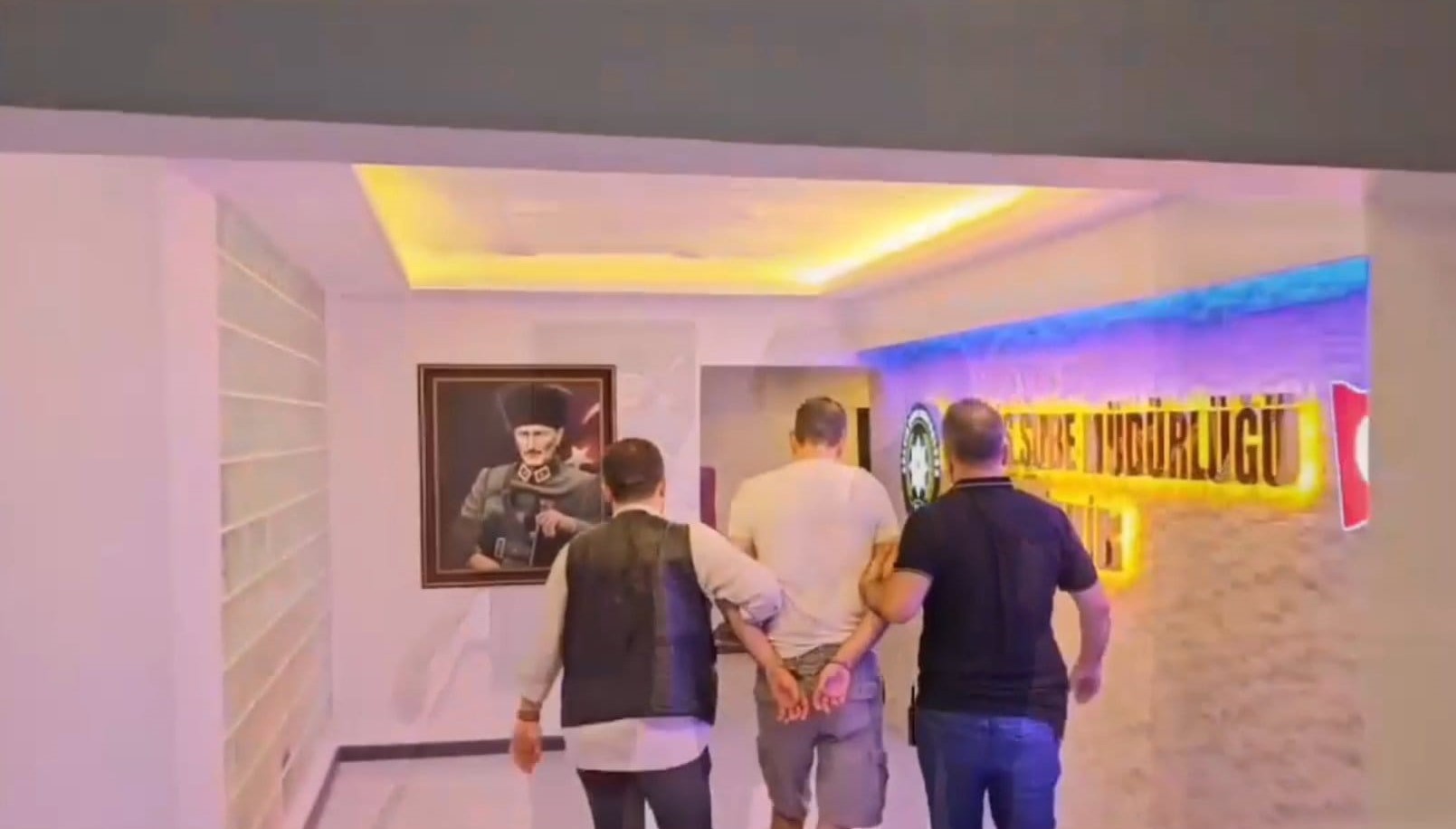 Balkon Faresi Yakayı Ele Verdi