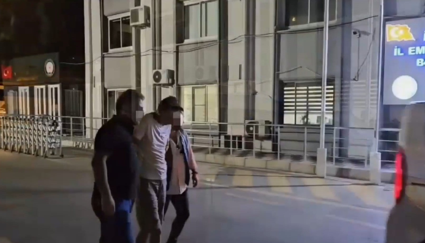 Balkon Faresi Yakayı Ele Verdi