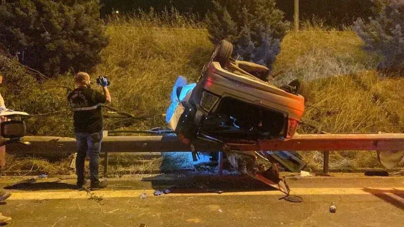 Kontrolden Çıkan Araç Bariyere Çarpıp Devrildi: 3 Kişi Hayatını Kaybetti