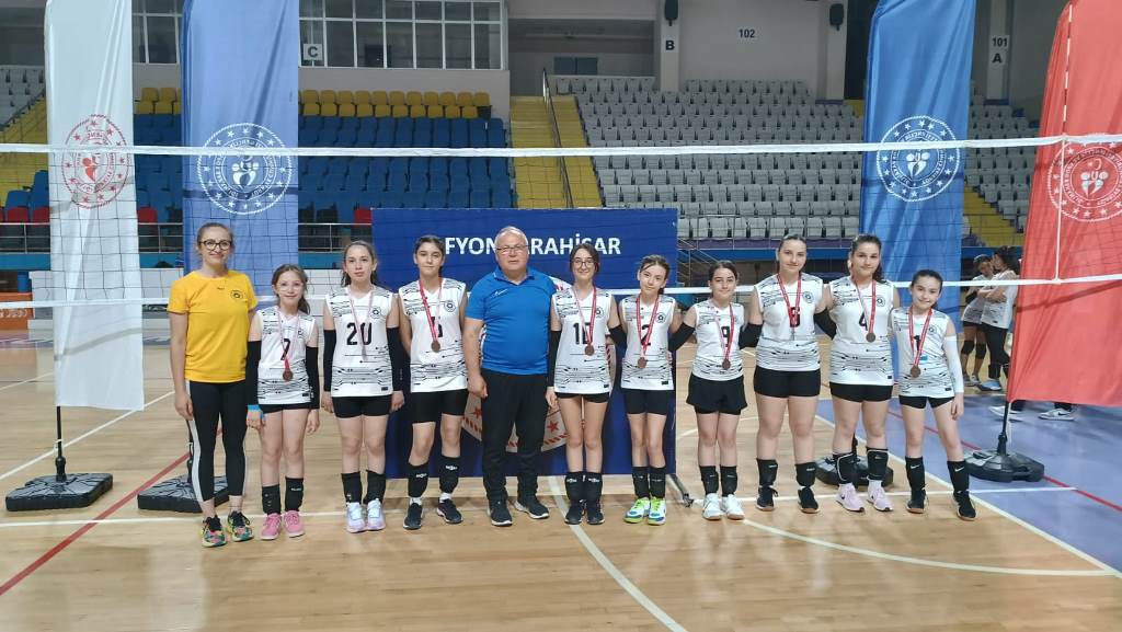 MİNİ KIZLAR VOLEYBOL KULÜP MÜSABAKALARI TAMAMLANDI