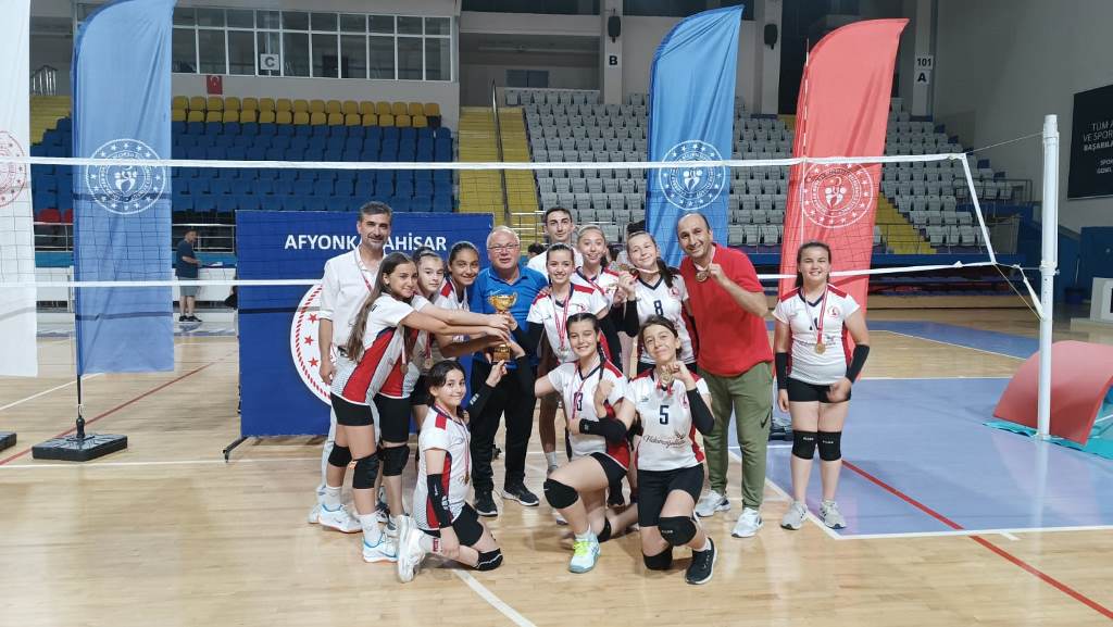 MİNİ KIZLAR VOLEYBOL KULÜP MÜSABAKALARI TAMAMLANDI