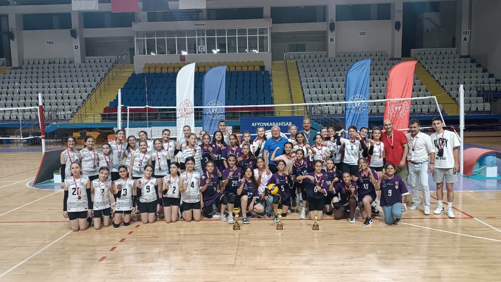MİNİ KIZLAR VOLEYBOL KULÜP MÜSABAKALARI TAMAMLANDI