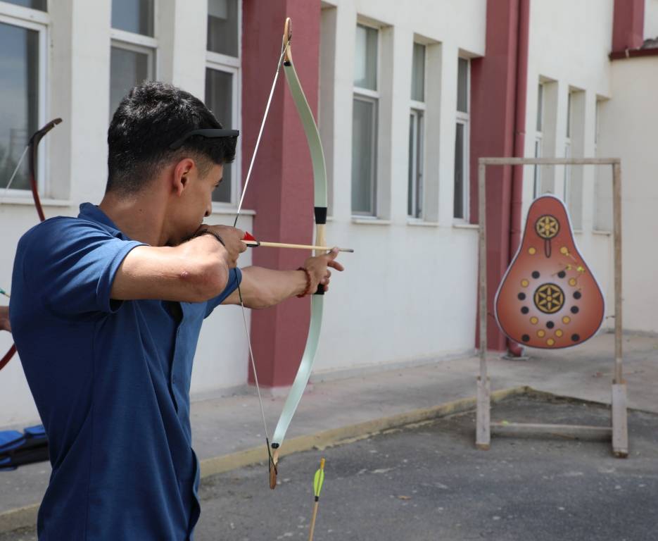 Bolvadin SHMYO’da Bahar Şenliği Coşkusu