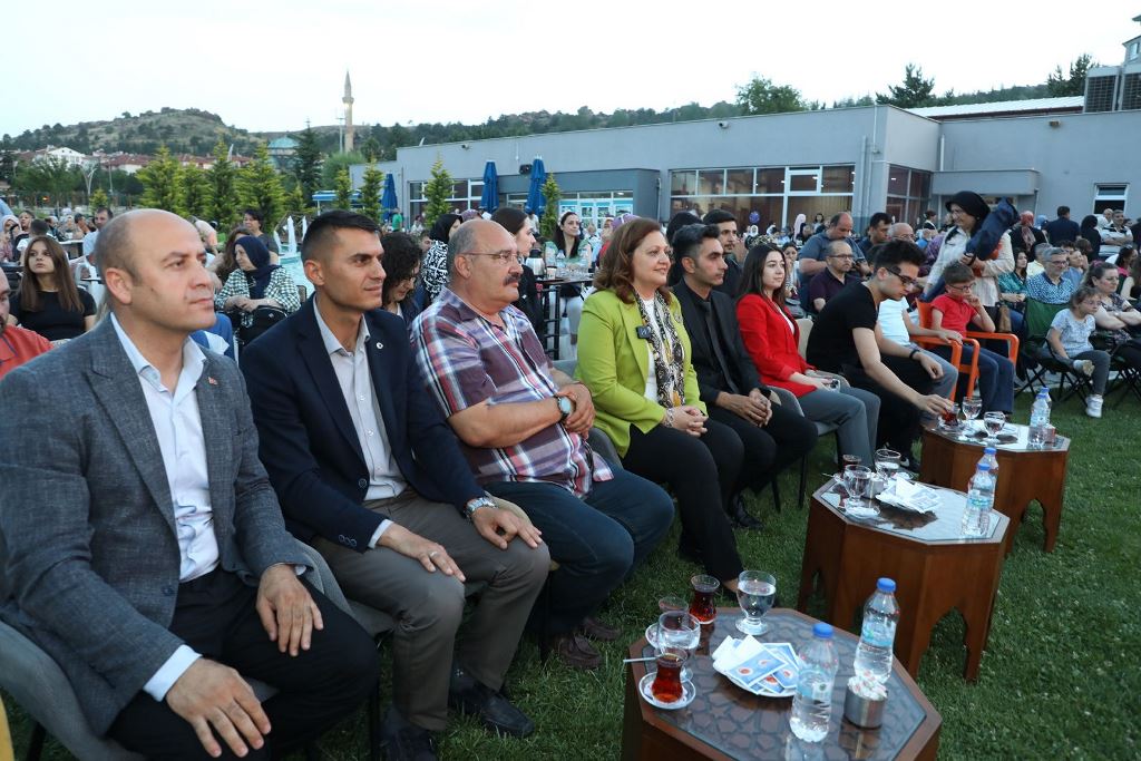 AFYONKARAHİSAR'DA YAZ AKŞAMLARI COŞKUSU