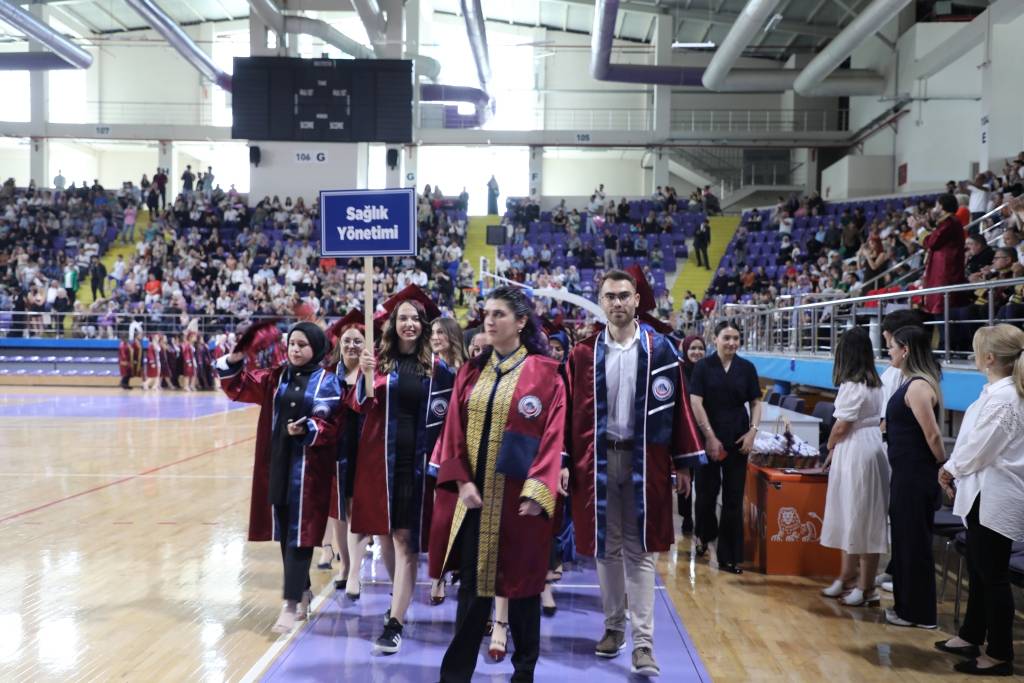 AFSÜ’ de 2024 Mezuniyet Coşkusu