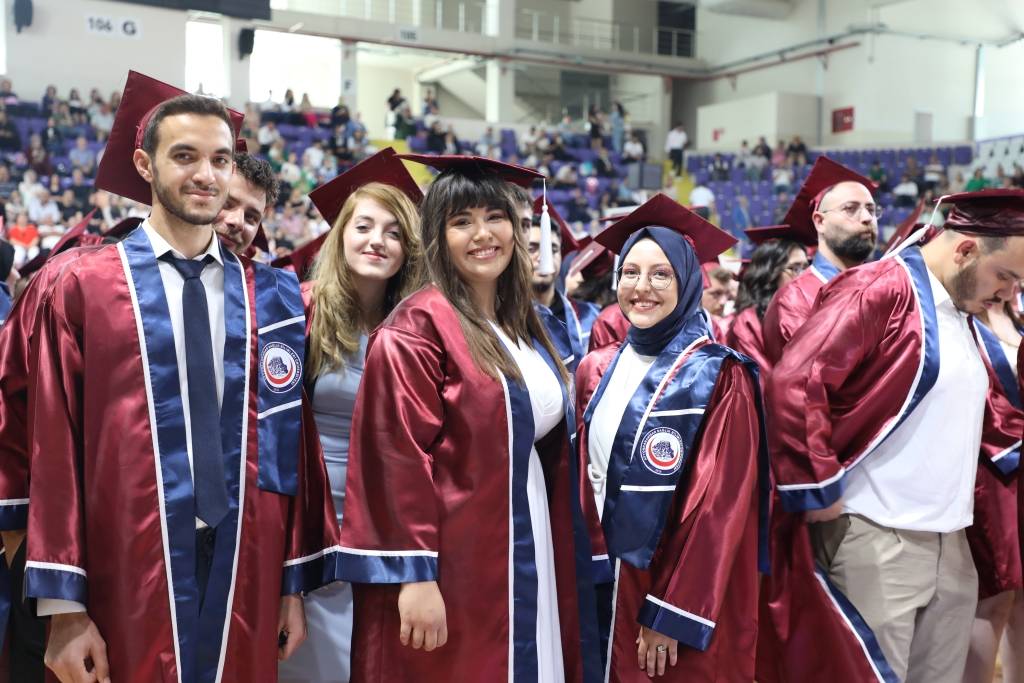 AFSÜ’ de 2024 Mezuniyet Coşkusu