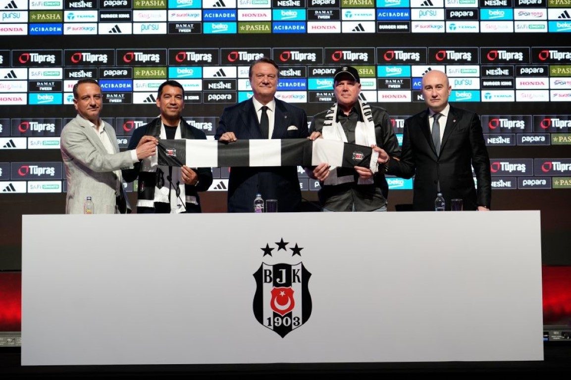 Beşiktaş'ta Giovanni Van Bronckhorst Dönemi Resmen Başladı!