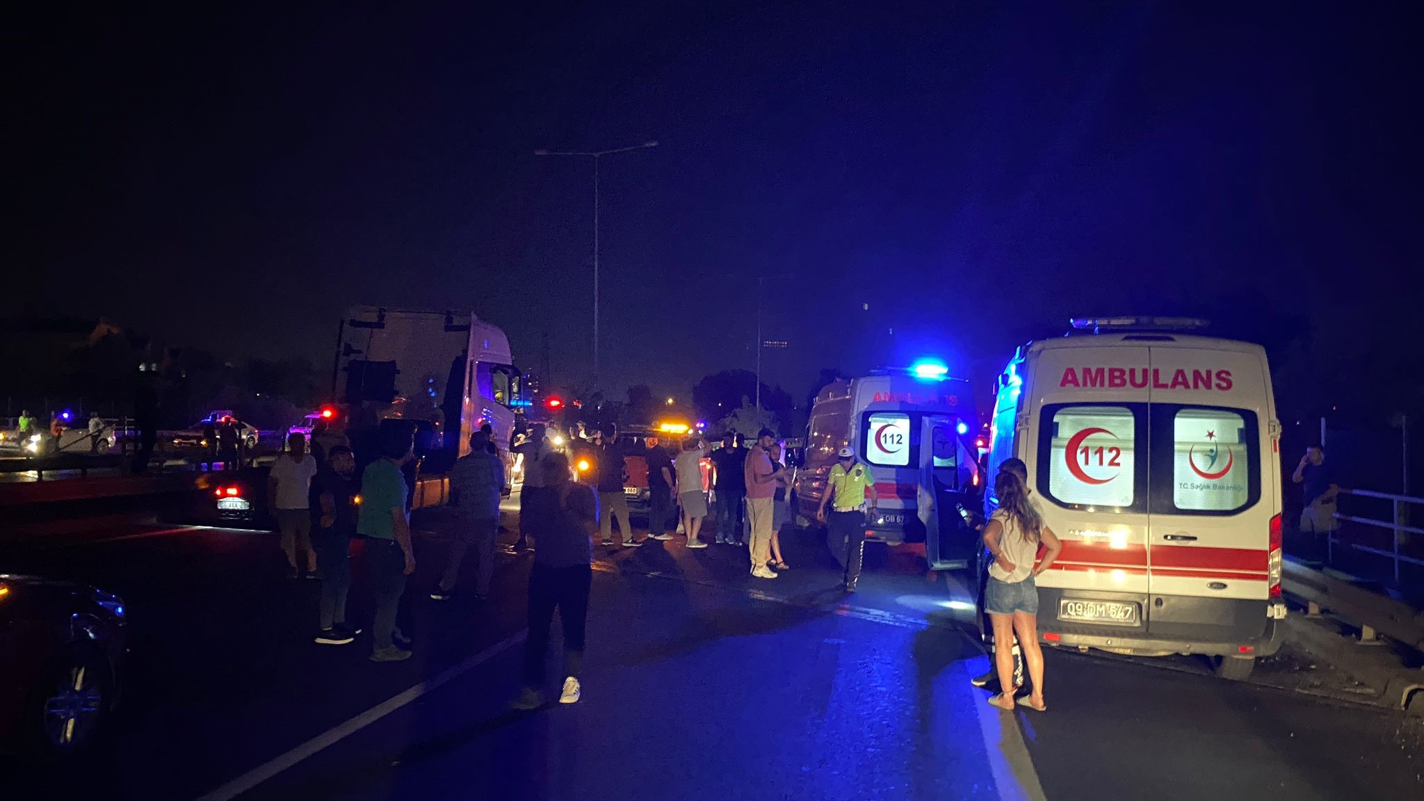 SON DAKİKA: Doğalgaz Yüklü Tır Devrildi  Otoyol trafiğe kapatıldı