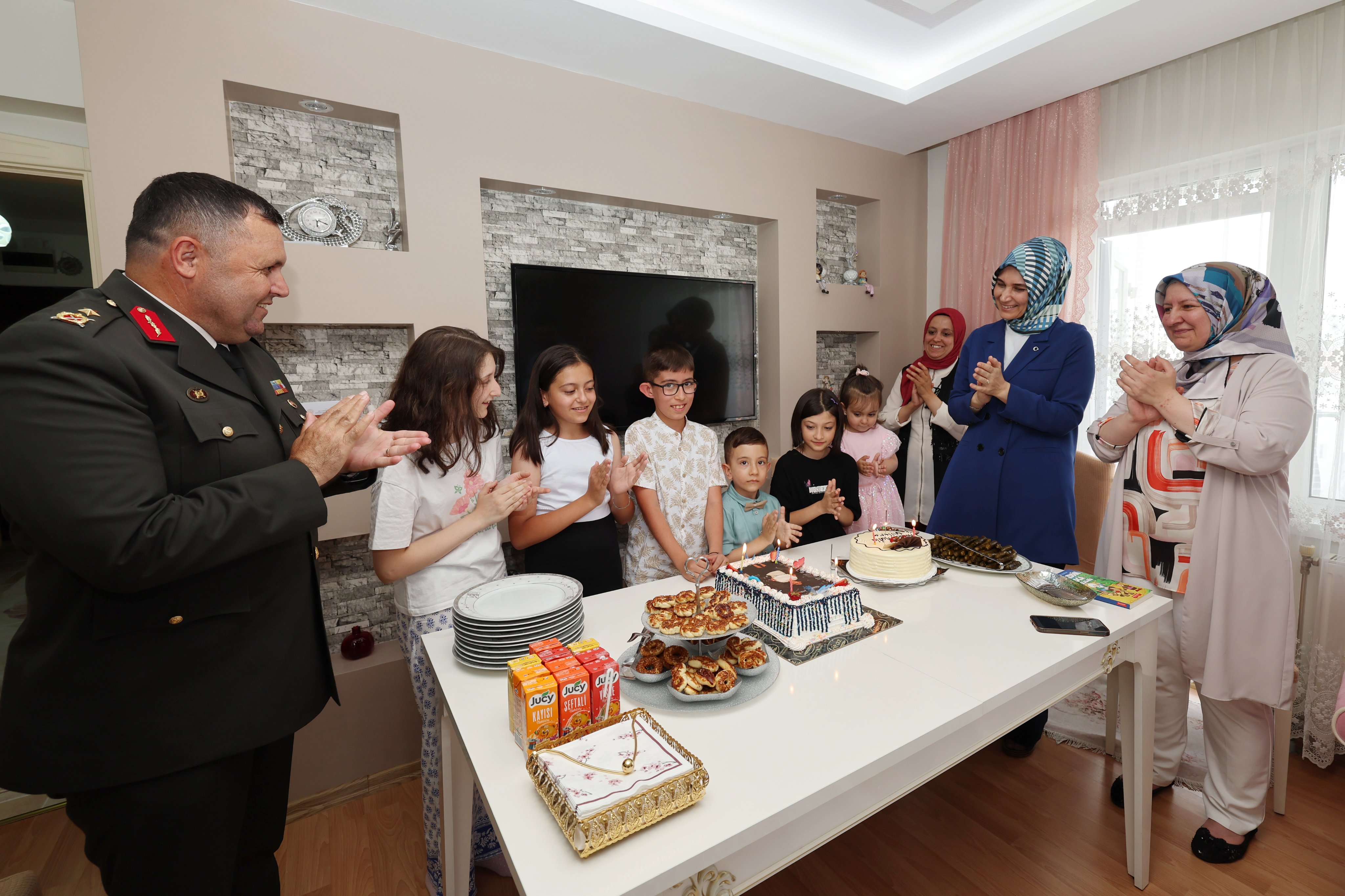 Vali Yiğitbaşı ve Tuğgeneral Yöner Yaş Günü Etkinliğine Katıldı