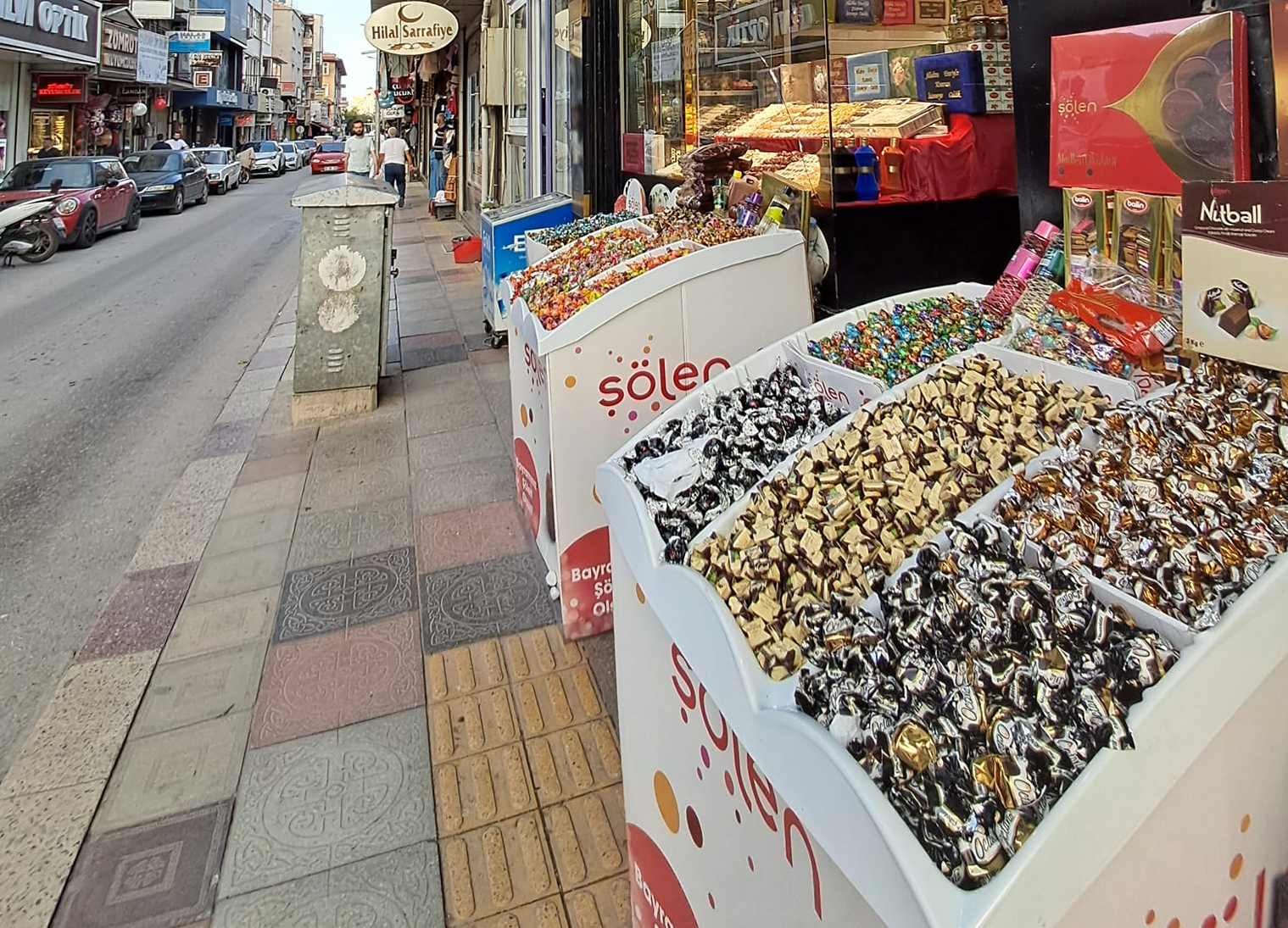 Uzmanlar Uyarıyor Şeker ve Çikolatayı Bilindik Yerden Alınız
