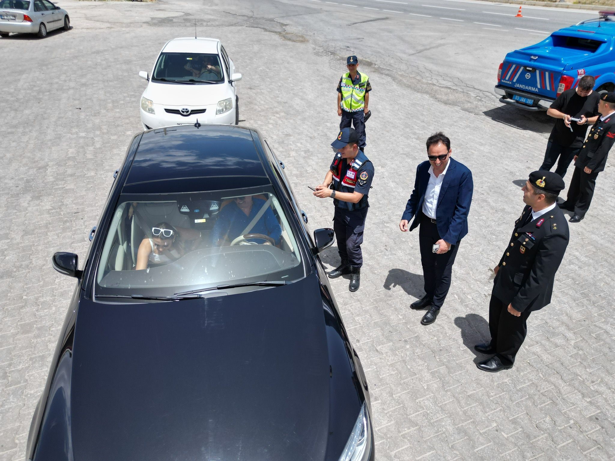 BOLAT, TRAFİK DENETİMİNE KATILIP, SÜRÜCÜLERİ UYARDI