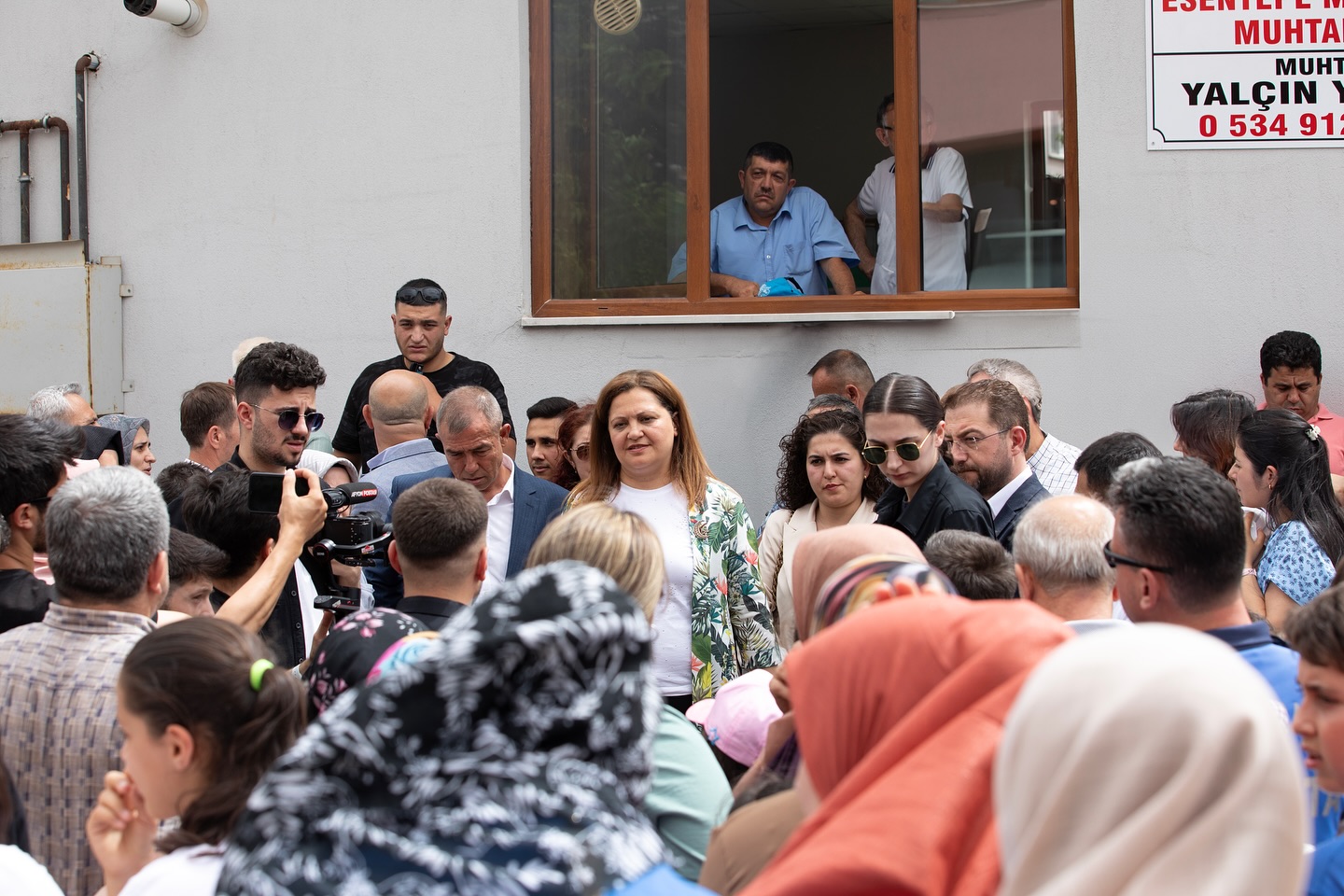 Esentepe Mahallesinde Notlar Alındı Vatandaş Dinlendi