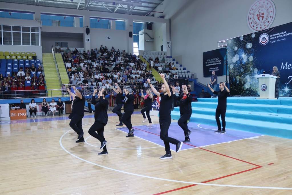 SBF BU YIL 512 MEZUN VERDİ