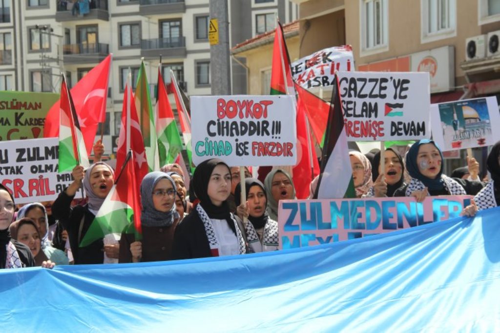 ÖZAŞKIN DOĞU TÜRKİSTAN VE GAZZE İÇİN DÜZENLENEN ETKİNLİĞE KATILDI