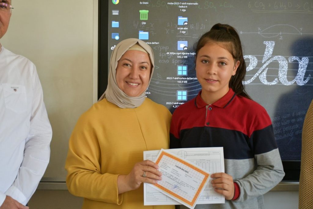 KILINÇARSLAN ÖĞRENCİLERİN KARNE SEVİNCİNE ORTAK OLDU