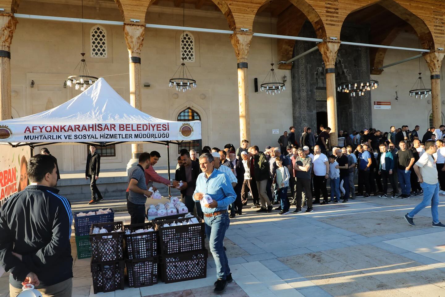 Afyonkarahisarlılar Paşa Camisinde Bayramlaştı