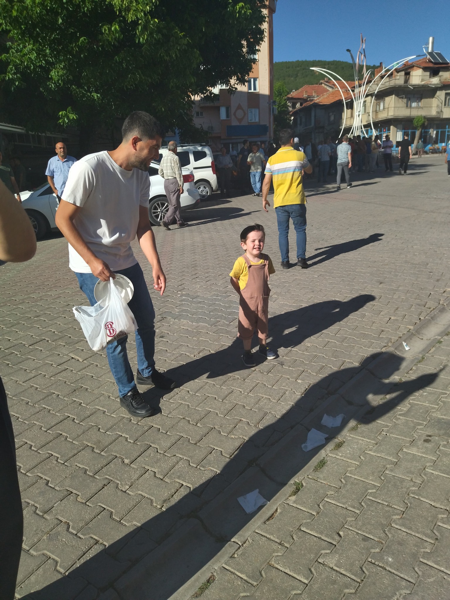 Taşoluk Beldesinde Anlamlı Gelenek: Adak Taşına Katmer Getirme  Yaşatılıyor