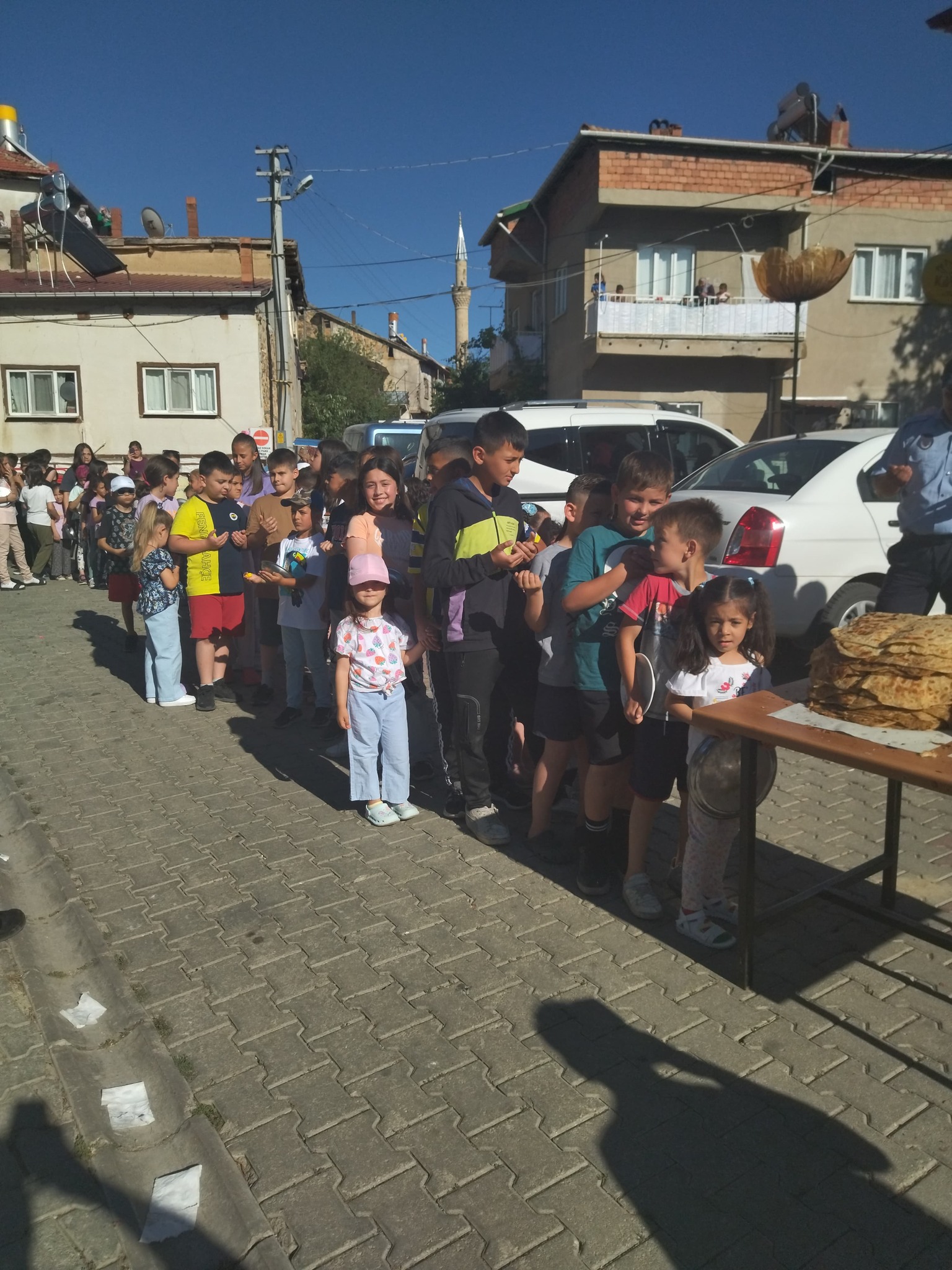 Taşoluk Beldesinde Anlamlı Gelenek: Adak Taşına Katmer Getirme  Yaşatılıyor