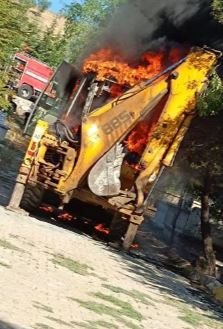 Mezarlıkta Yanan Kepçe Korkuttu