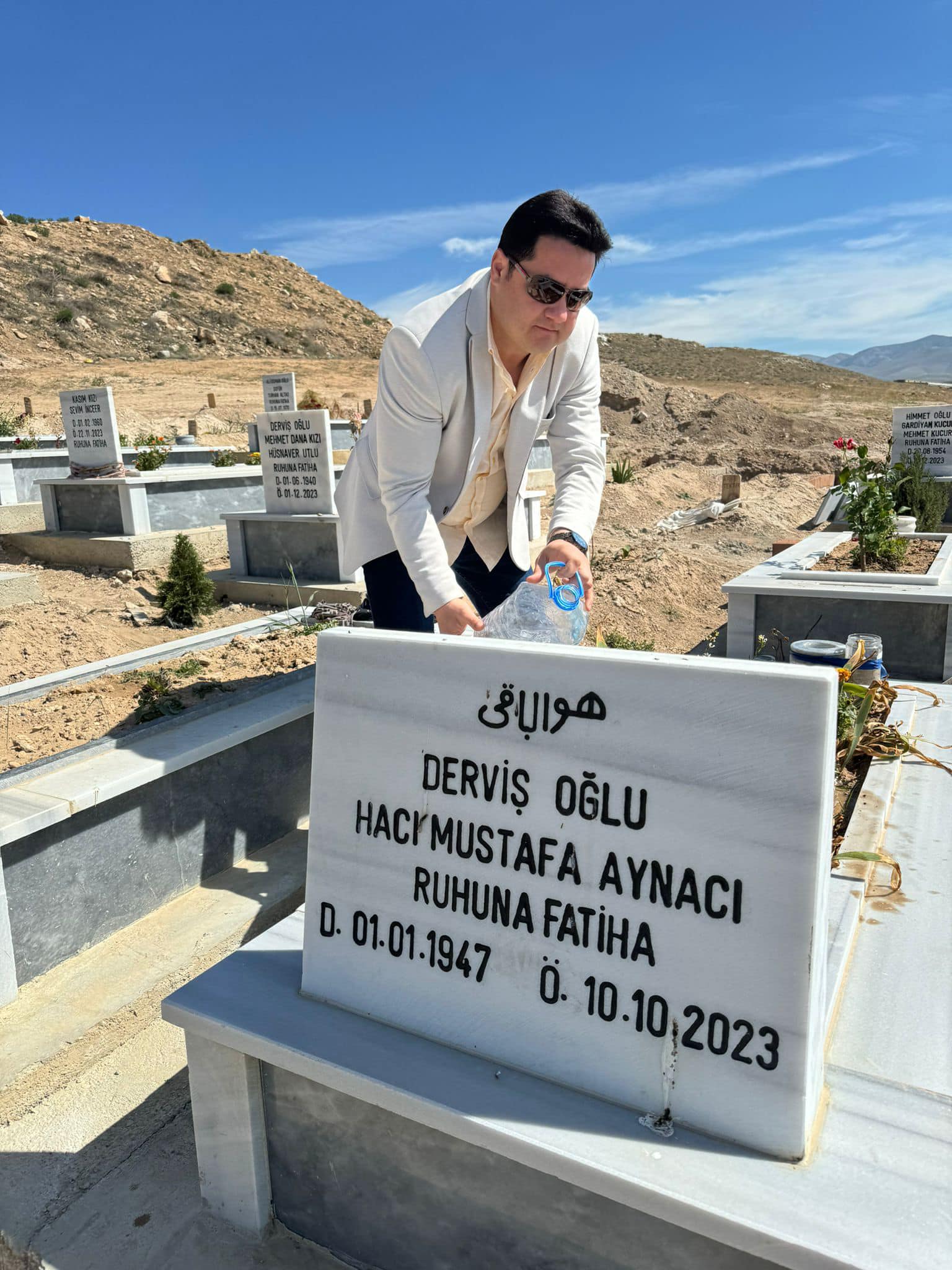 “BABALARININ ELLERİNİ AYAKLARINI ÖPSÜNLER”