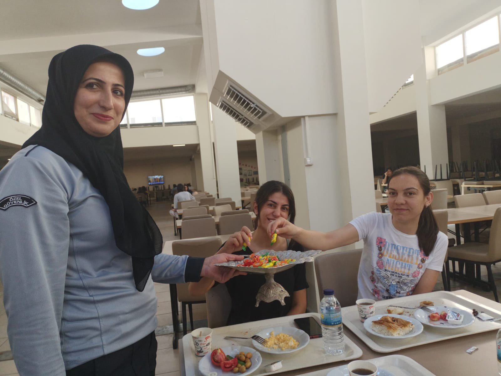 “SICAK BİR AİLE ORTAMI OLUŞTURMAYI AMAÇLADIK”