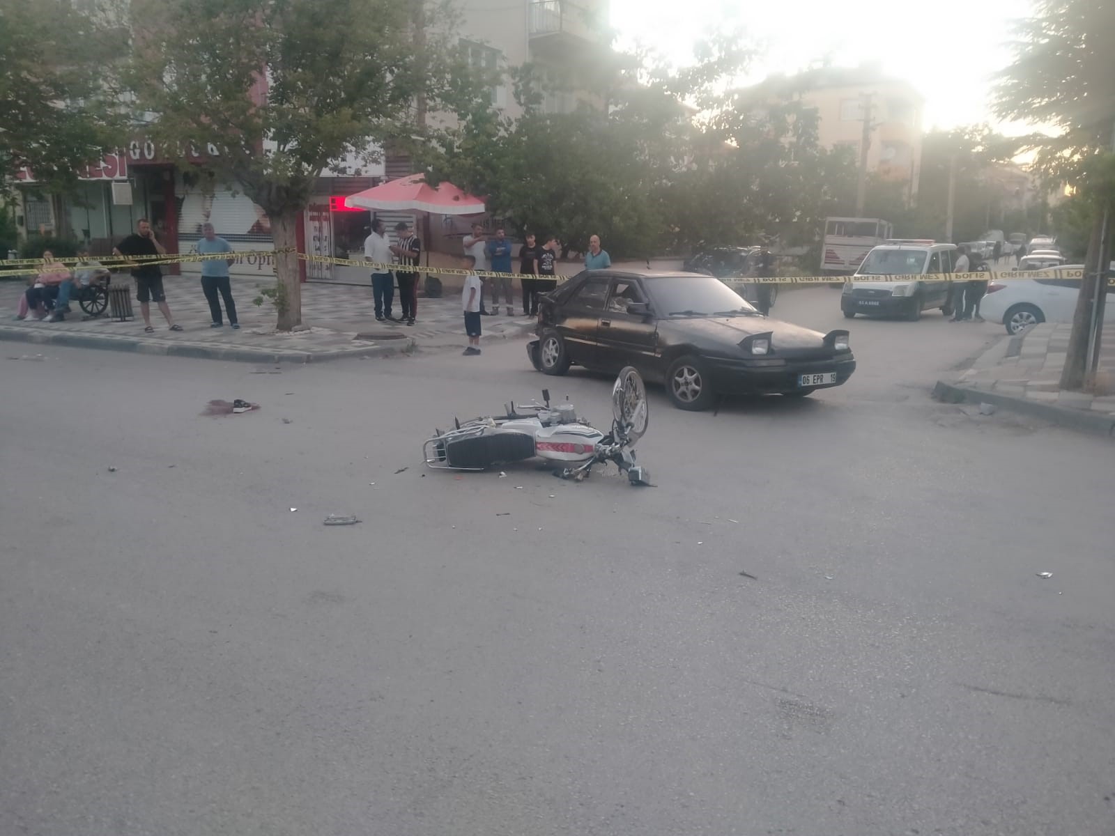 Otomobille Motosiklet Çarpıştı 2 Genç Ağır Yaralandı
