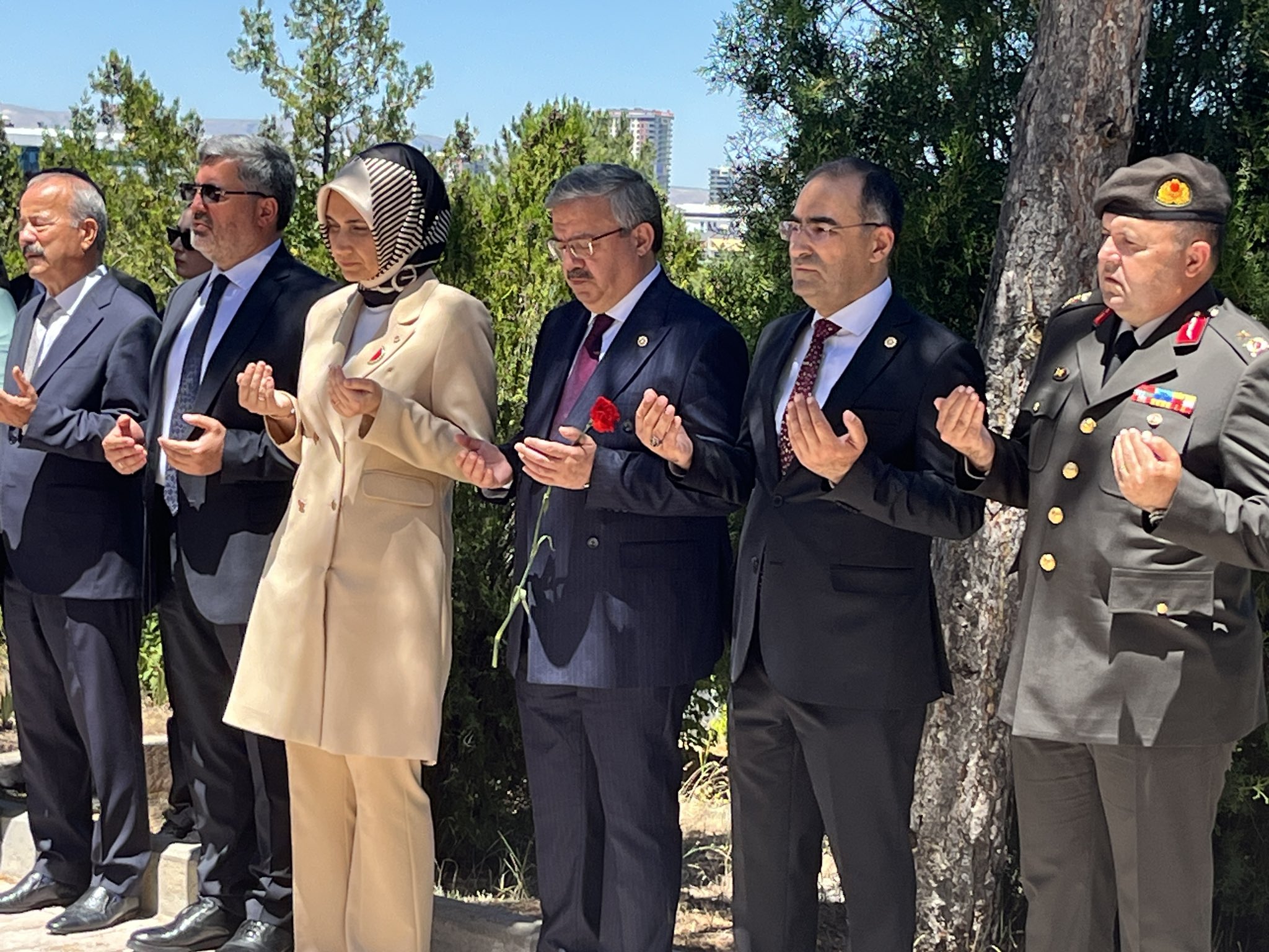Afyonkarahisar Protokolü Şehitlikleri Ziyaret Etti